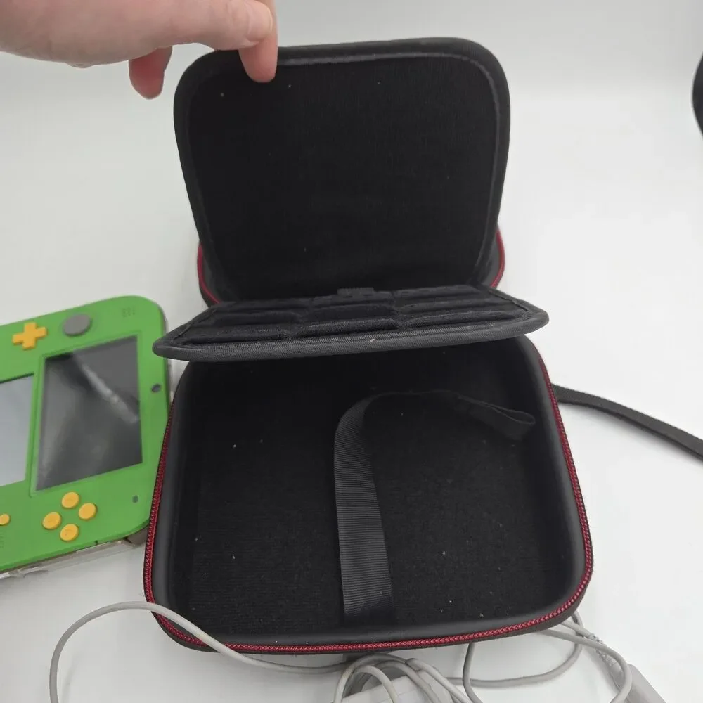 NINTENDO 2DS ZELDA EDITION GREEN PROTECTIVE CASE & TRAVEL CASE Tested No Stylus